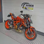 Gebruikte KTM 1290 Super Duke naked bike met 1301cc motor uit 2023 bij NIWA Motoren