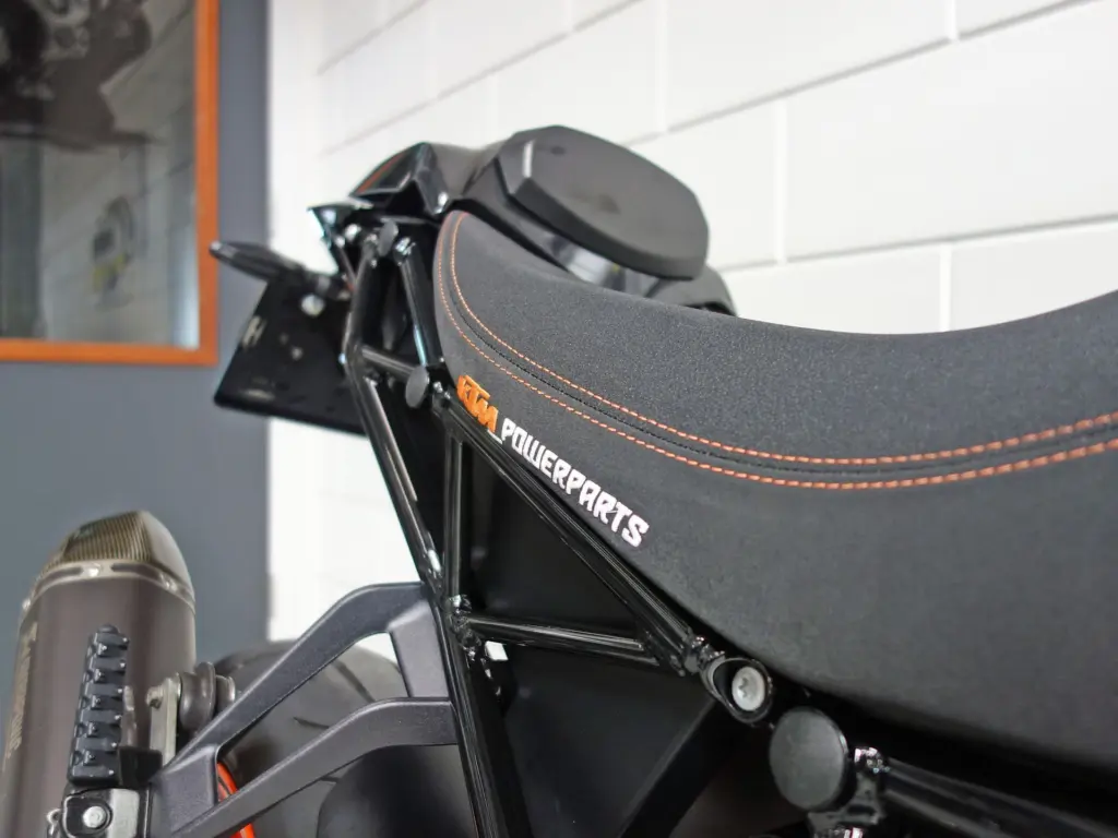 Gebruikte KTM 1290 naked bike met 1301cc motor uit 2019 bij NIWA Motoren
