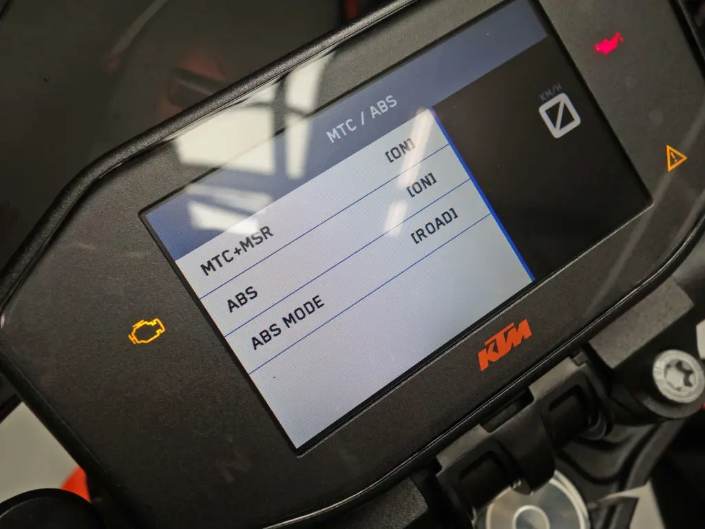 Gebruikte KTM 1290 naked bike met 1301cc motor uit 2019 bij NIWA Motoren
