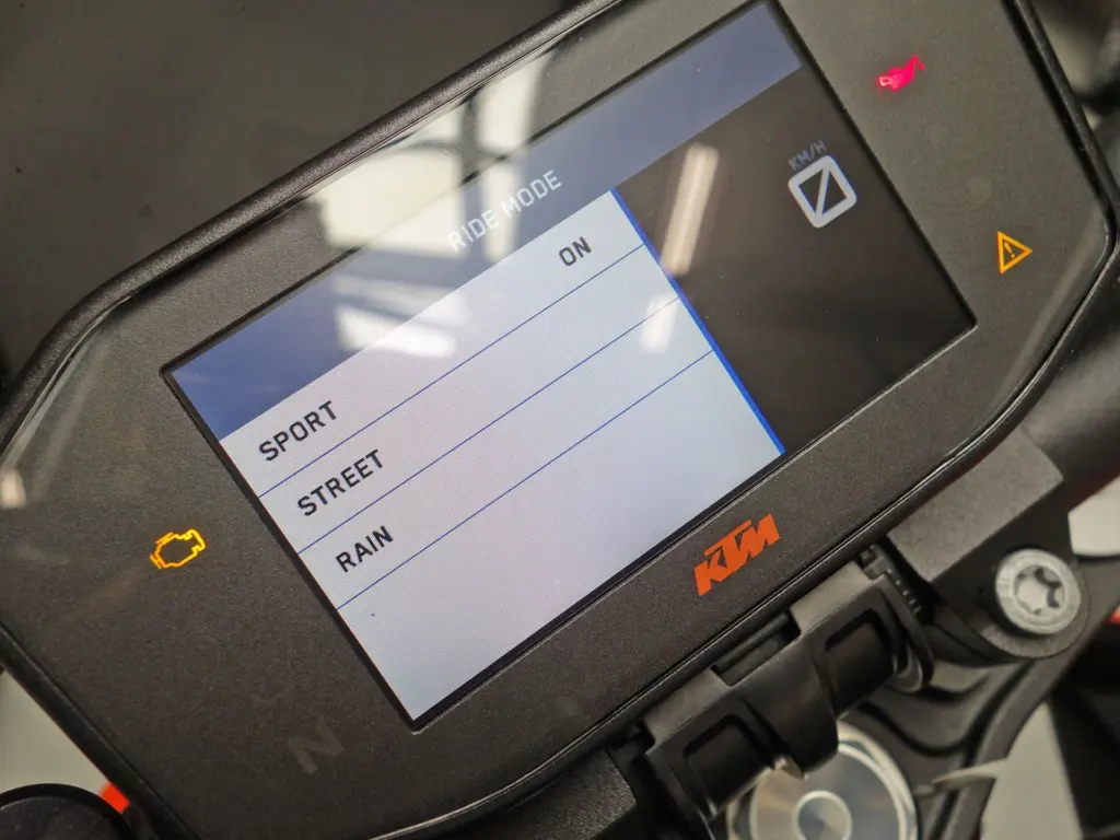 Gebruikte KTM 1290 naked bike met 1301cc motor uit 2019 bij NIWA Motoren