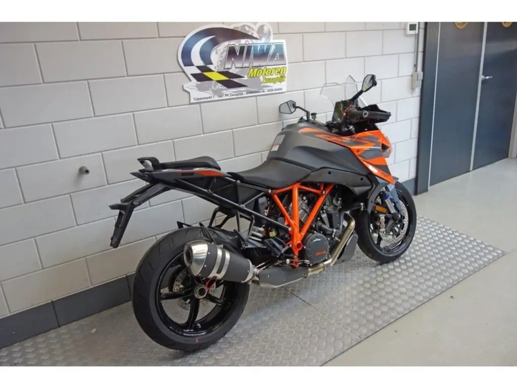 Nieuwe KTM 1290 tour met 1301cc motor uit 2024 bij NIWA Motoren