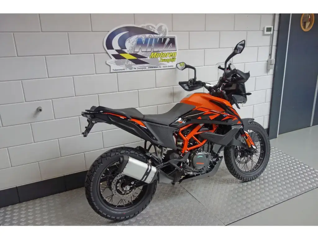 Nieuwe KTM 390 tour met 373cc motor uit 2024 bij NIWA Motoren