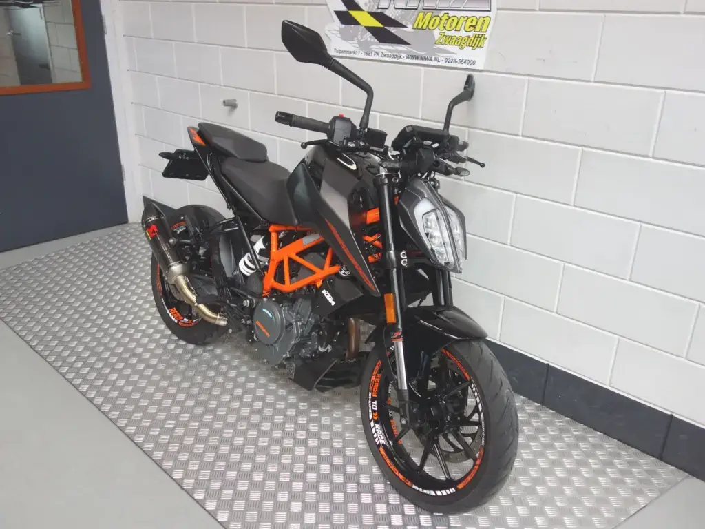Gebruikte KTM 390 naked bike met 373cc motor uit 2023 bij NIWA Motoren