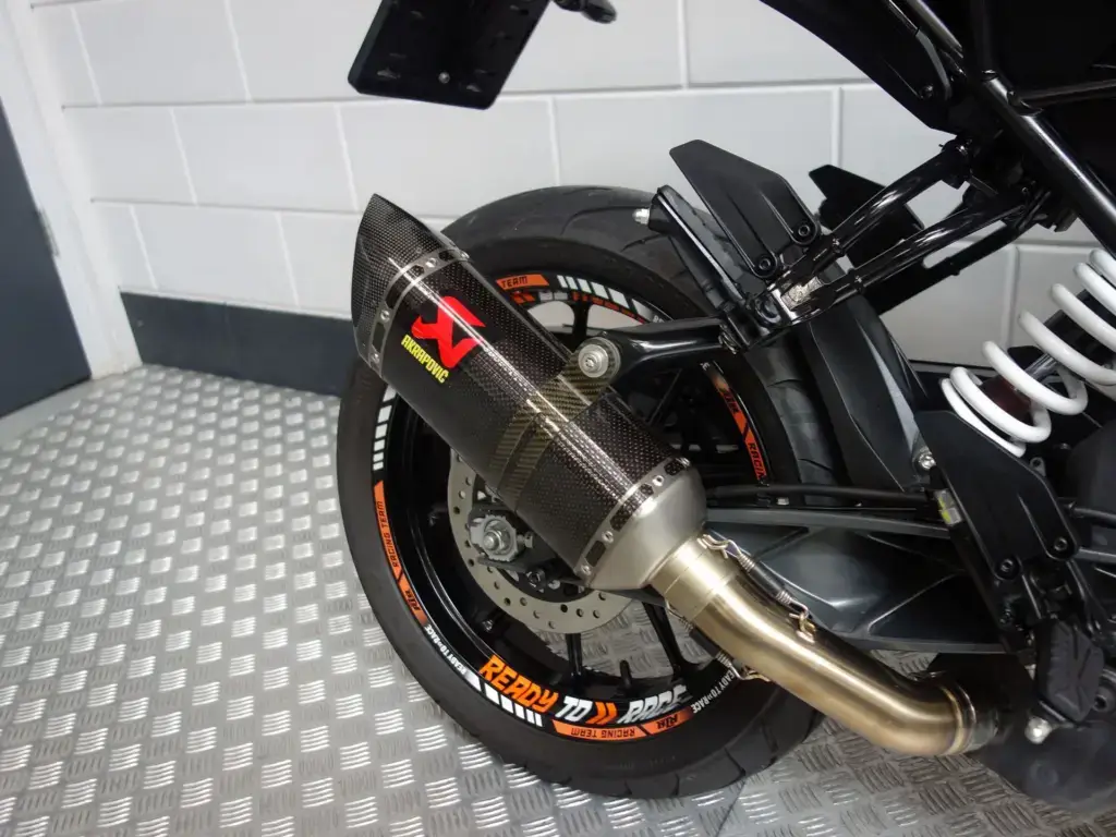 Gebruikte KTM 390 naked bike met 373cc motor uit 2023 bij NIWA Motoren