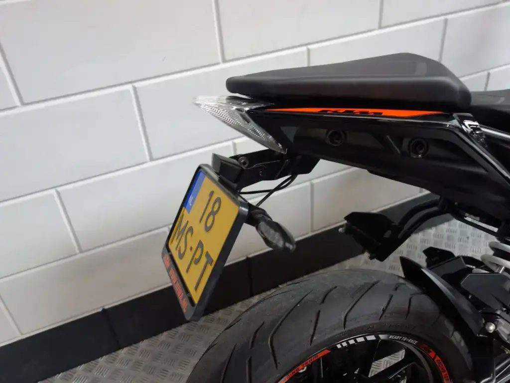 Gebruikte KTM 390 naked bike met 373cc motor uit 2023 bij NIWA Motoren