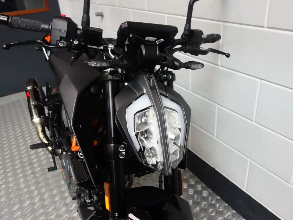 Gebruikte KTM 390 naked bike met 373cc motor uit 2023 bij NIWA Motoren