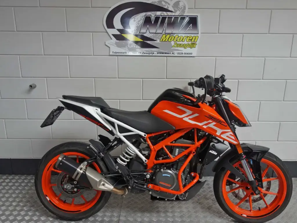 Gebruikte KTM 390 naked bike met 373cc motor uit 2020 bij NIWA Motoren