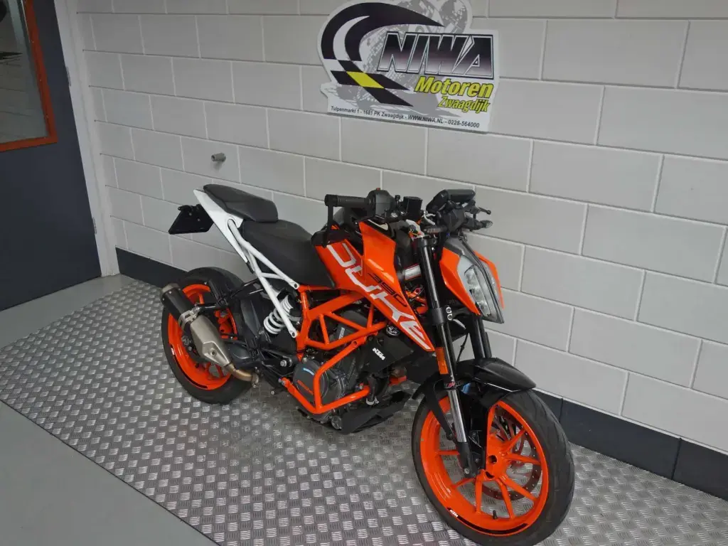 Gebruikte KTM 390 naked bike met 373cc motor uit 2020 bij NIWA Motoren