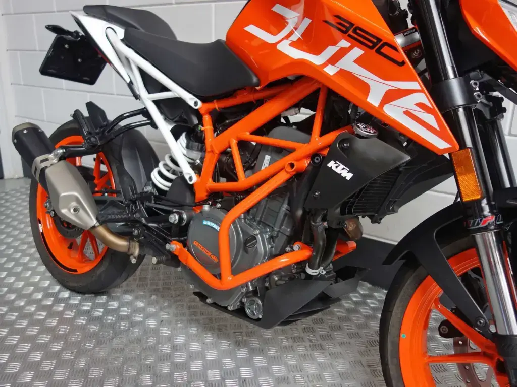 Gebruikte KTM 390 naked bike met 373cc motor uit 2020 bij NIWA Motoren