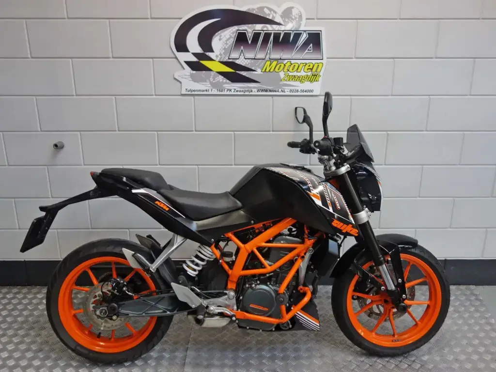 Gebruikte KTM 390 naked bike met 373cc motor uit 2016 bij NIWA Motoren