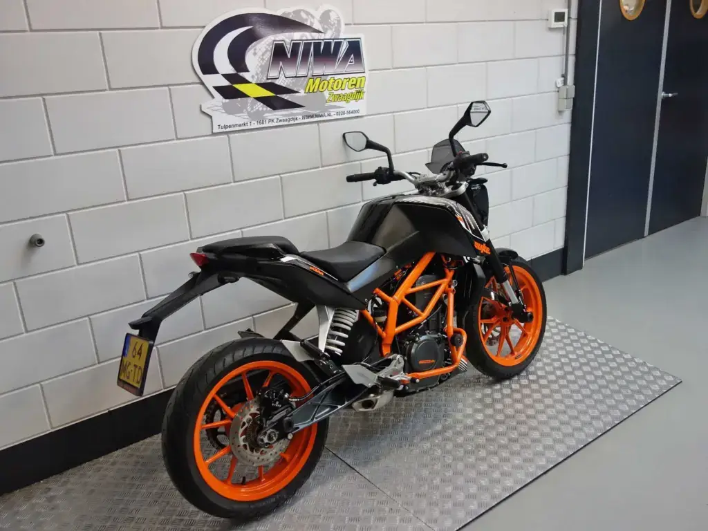 Gebruikte KTM 390 naked bike met 373cc motor uit 2016 bij NIWA Motoren