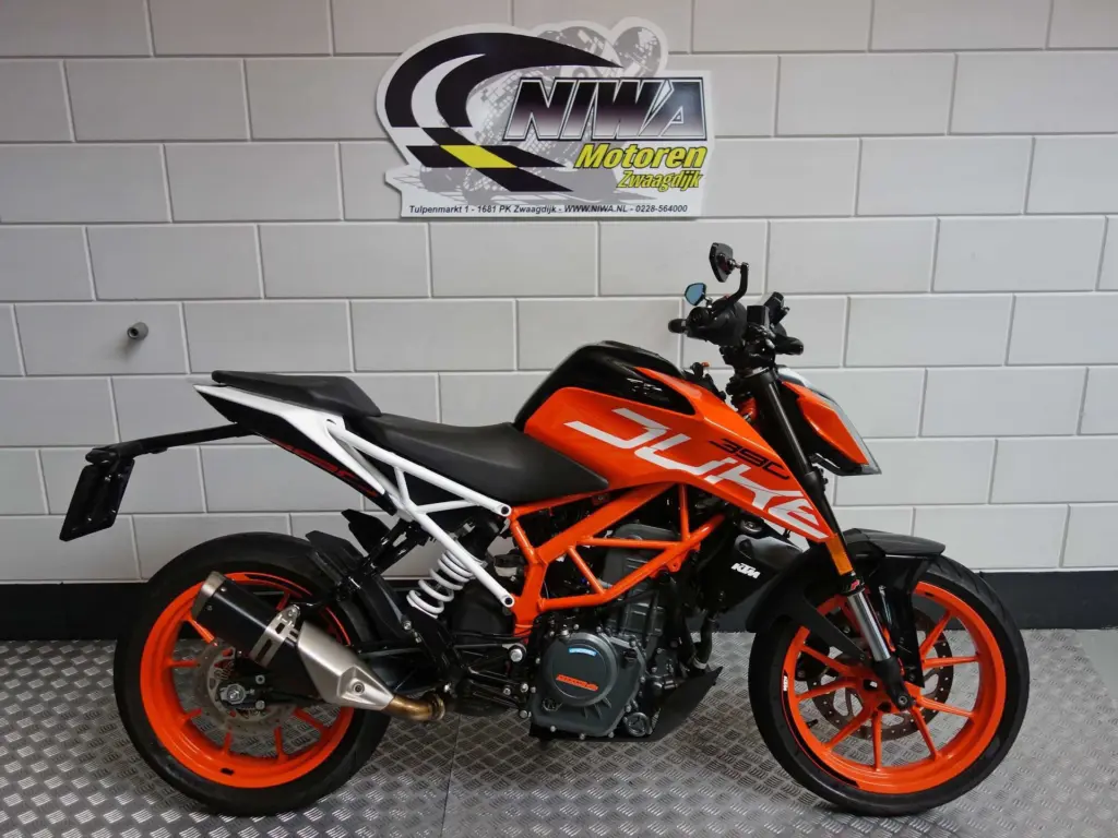 Gebruikte KTM 390 naked bike met 373cc motor uit 2017 bij NIWA Motoren