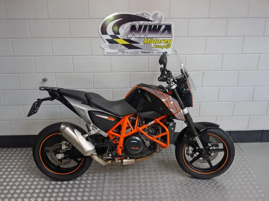 Gebruikte KTM 690 naked bike met 690cc motor uit 2012 bij NIWA Motoren