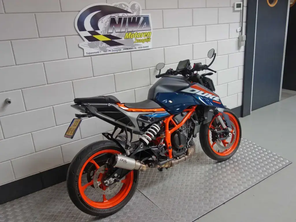 Gebruikte KTM 390 naked bike met 399cc motor uit 2024 bij NIWA Motoren