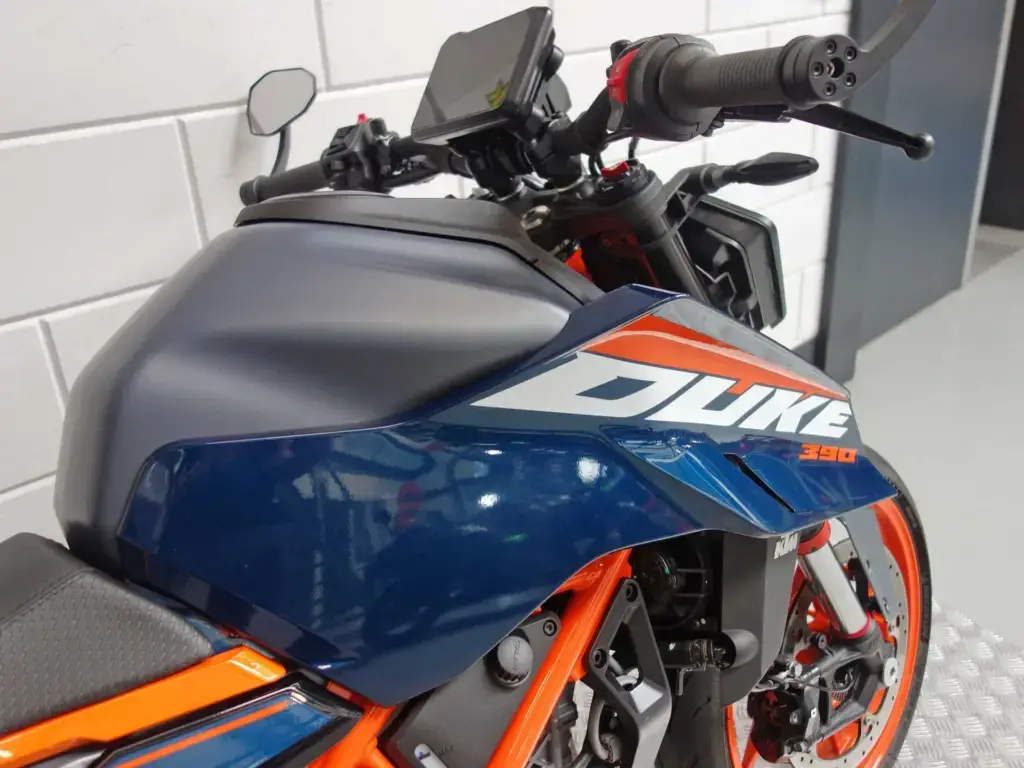 Gebruikte KTM 390 naked bike met 399cc motor uit 2024 bij NIWA Motoren