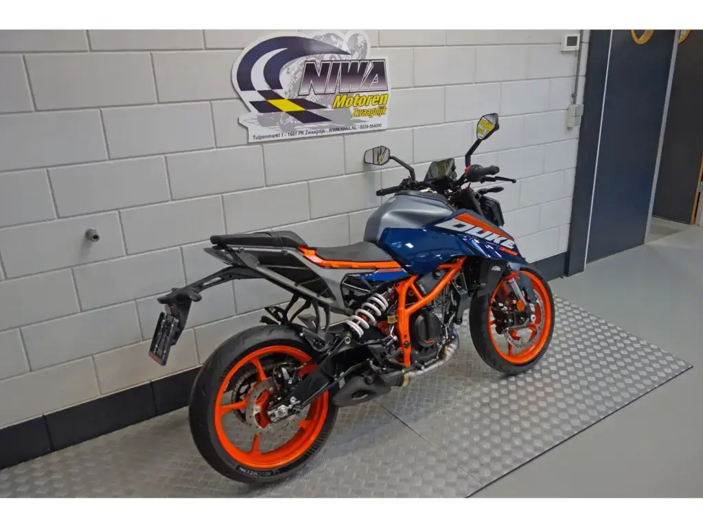 Nieuwe KTM 390 naked bike met 373cc motor uit 2025 bij NIWA Motoren