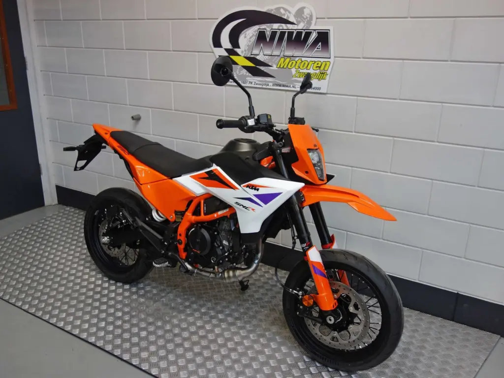 Nieuwe KTM 390 supermotard met 390cc motor uit 2026 bij NIWA Motoren
