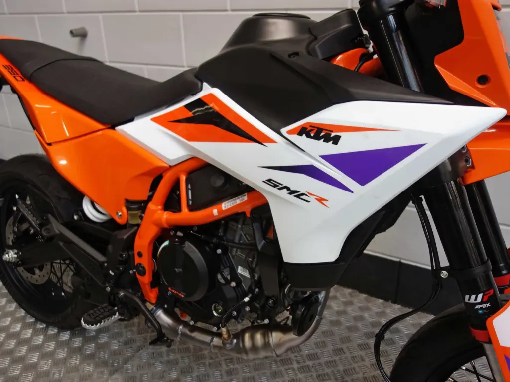 Nieuwe KTM 390 supermotard met 390cc motor uit 2026 bij NIWA Motoren