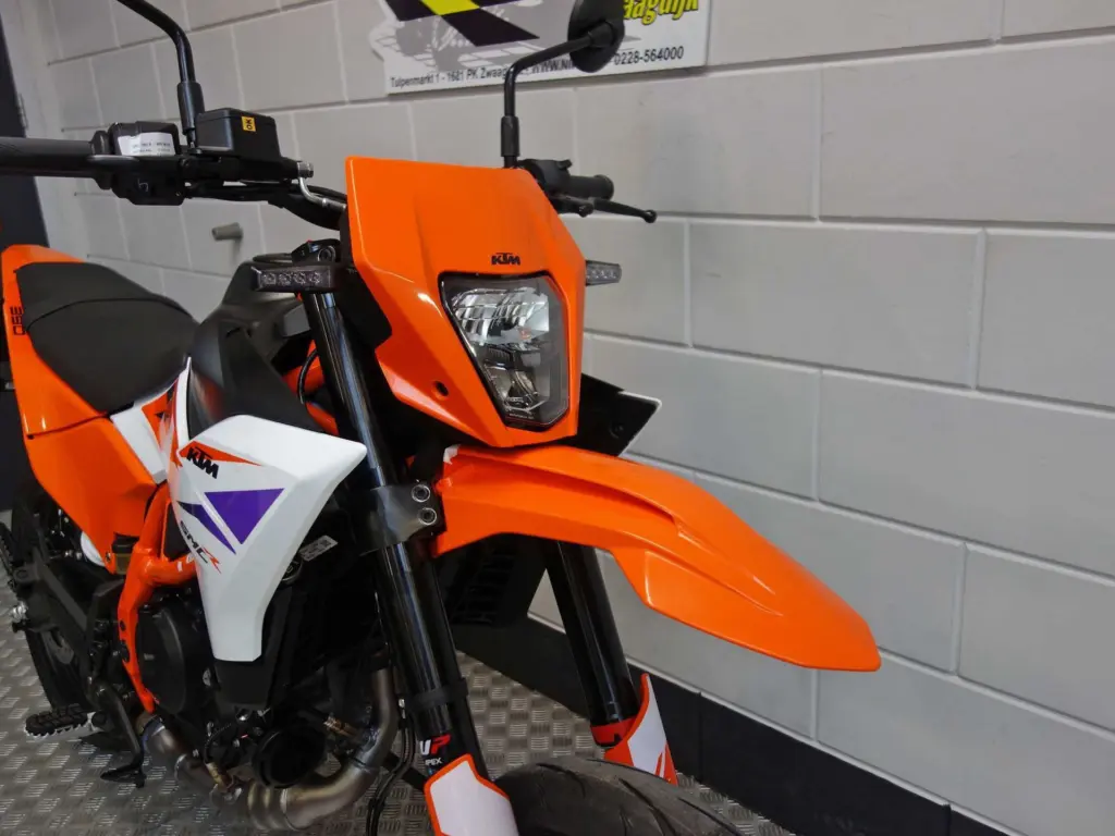 Nieuwe KTM 390 supermotard met 390cc motor uit 2026 bij NIWA Motoren