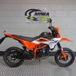 Gebruikte KTM 390 SMC supermotard met 399cc motor uit 2025 bij NIWA Motoren