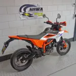 Gebruikte KTM 390 SMC supermotard met 399cc motor uit 2025 bij NIWA Motoren