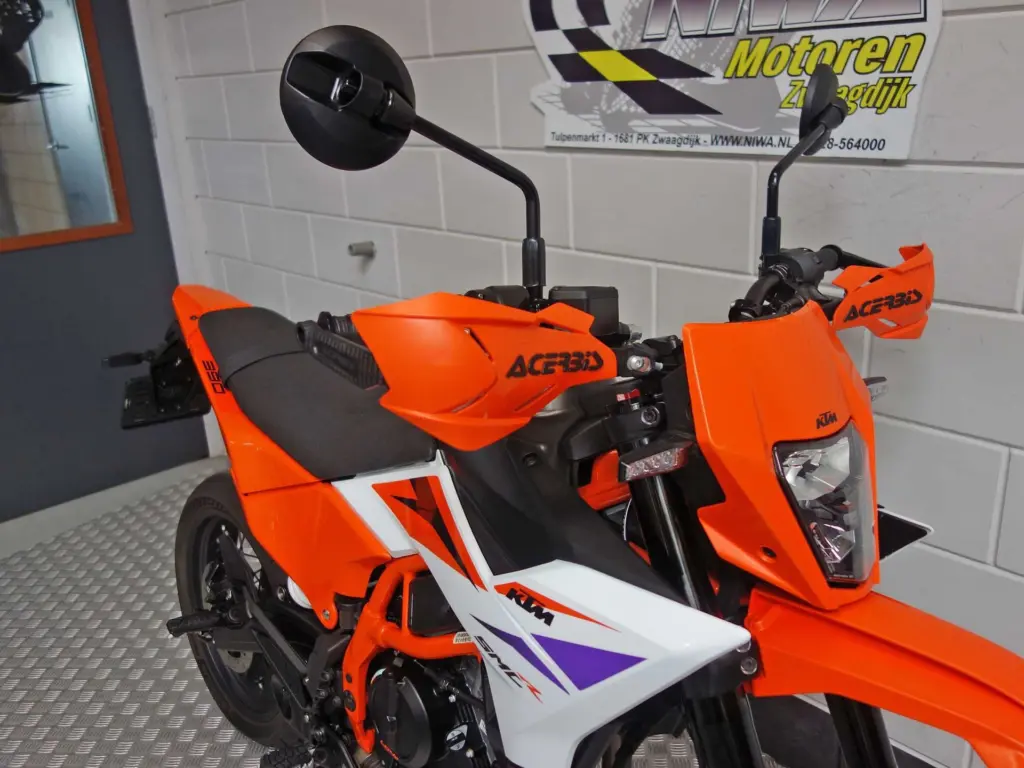 Gebruikte KTM 390 supermotard met 399cc motor uit 2025 bij NIWA Motoren