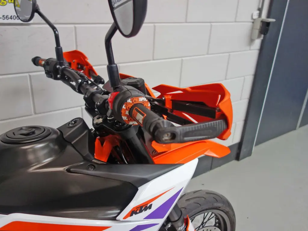 Gebruikte KTM 390 supermotard met 399cc motor uit 2025 bij NIWA Motoren