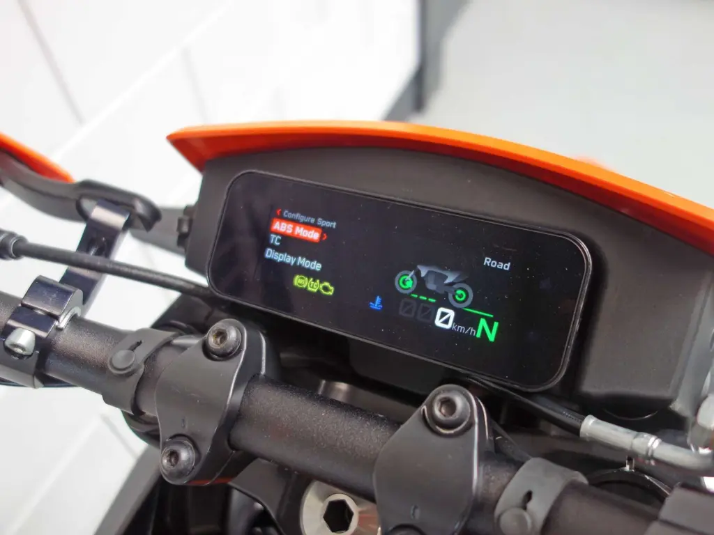 Gebruikte KTM 390 supermotard met 399cc motor uit 2025 bij NIWA Motoren
