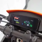 Gebruikte KTM 390 SMC supermotard met 399cc motor uit 2025 bij NIWA Motoren