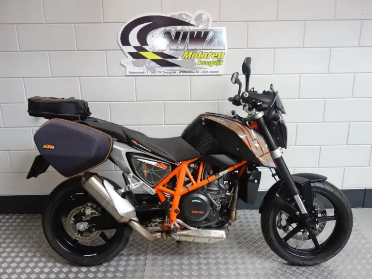 Gebruikte KTM 690 Duke naked bike met 693cc motor uit 2016 bij NIWA Motoren