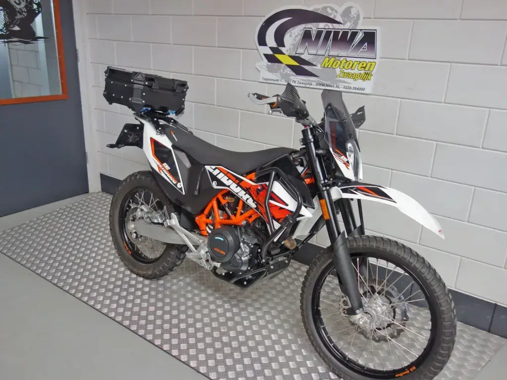Gebruikte KTM 690 enduro met 690cc motor uit 2017 bij NIWA Motoren