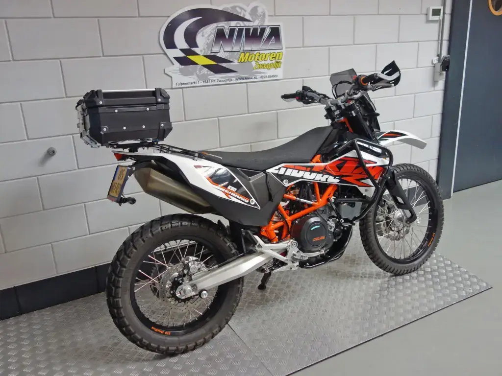 Gebruikte KTM 690 enduro met 690cc motor uit 2017 bij NIWA Motoren