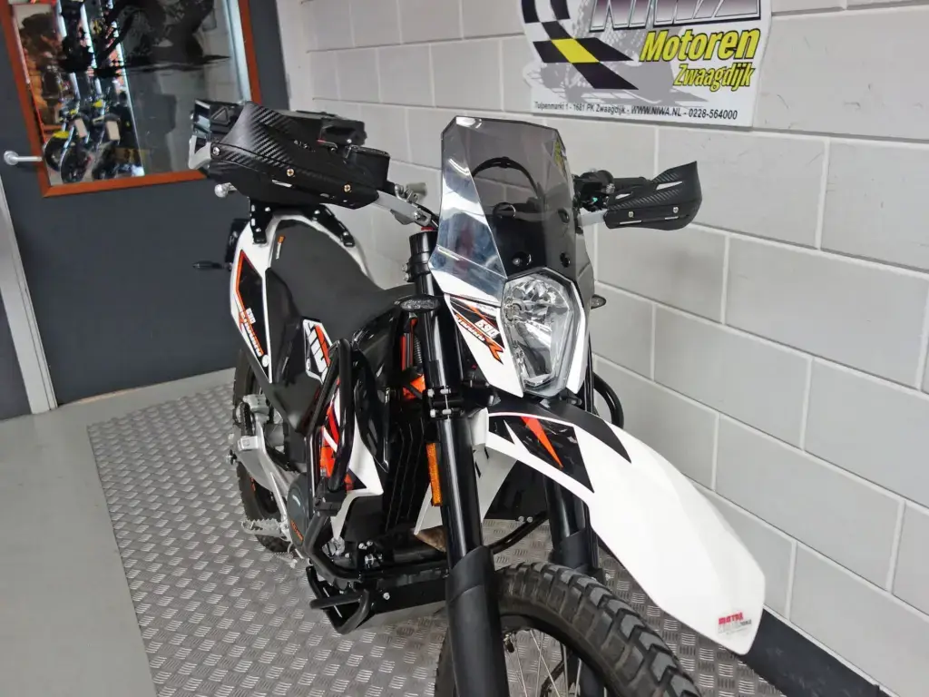 Gebruikte KTM 690 enduro met 690cc motor uit 2017 bij NIWA Motoren