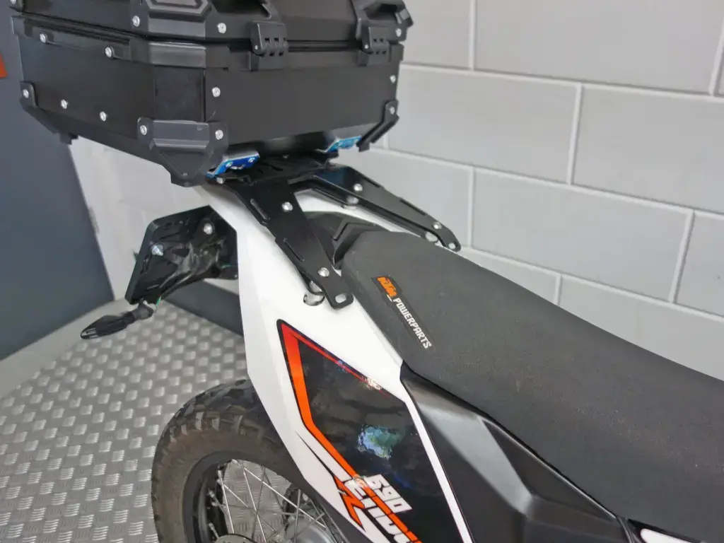 Gebruikte KTM 690 enduro met 690cc motor uit 2017 bij NIWA Motoren