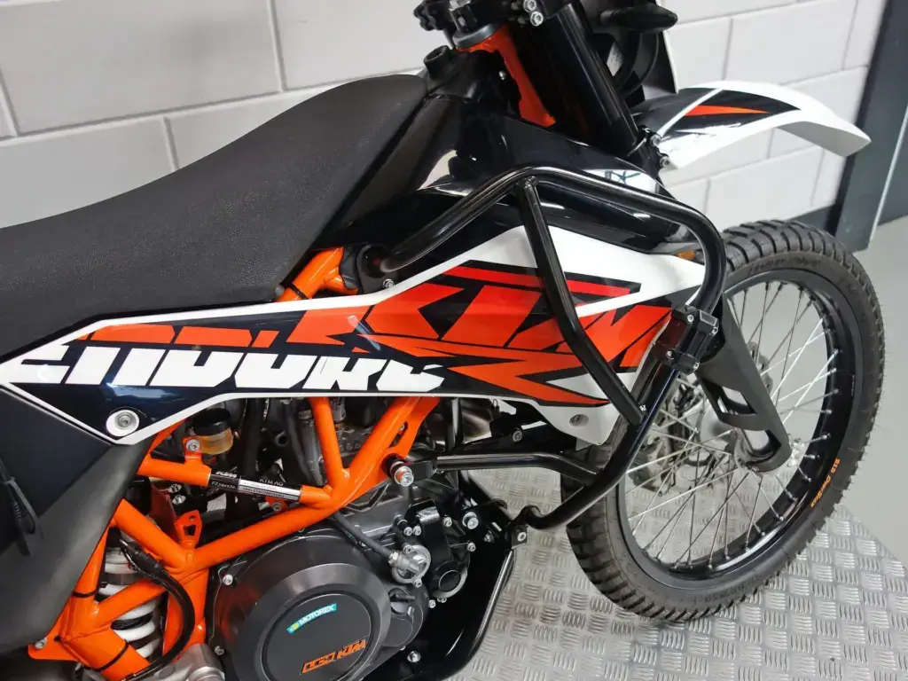 Gebruikte KTM 690 enduro met 690cc motor uit 2017 bij NIWA Motoren