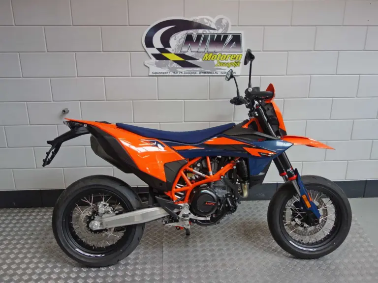 Nieuwe KTM 890 supermotard met 889cc motor uit 2026 bij NIWA Motoren