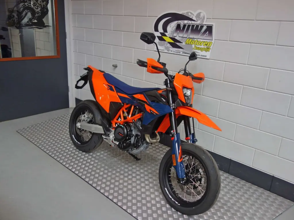 Nieuwe KTM 690 supermotard met 692cc motor uit 2026 bij NIWA Motoren