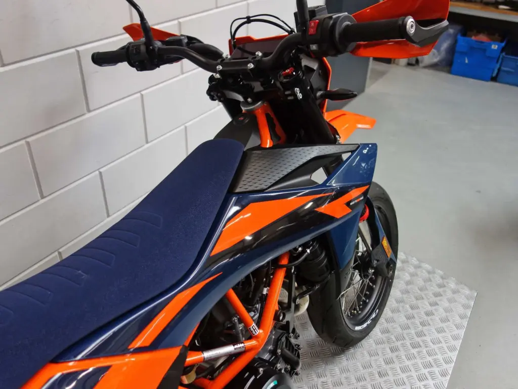 Nieuwe KTM 690 supermotard met 692cc motor uit 2026 bij NIWA Motoren
