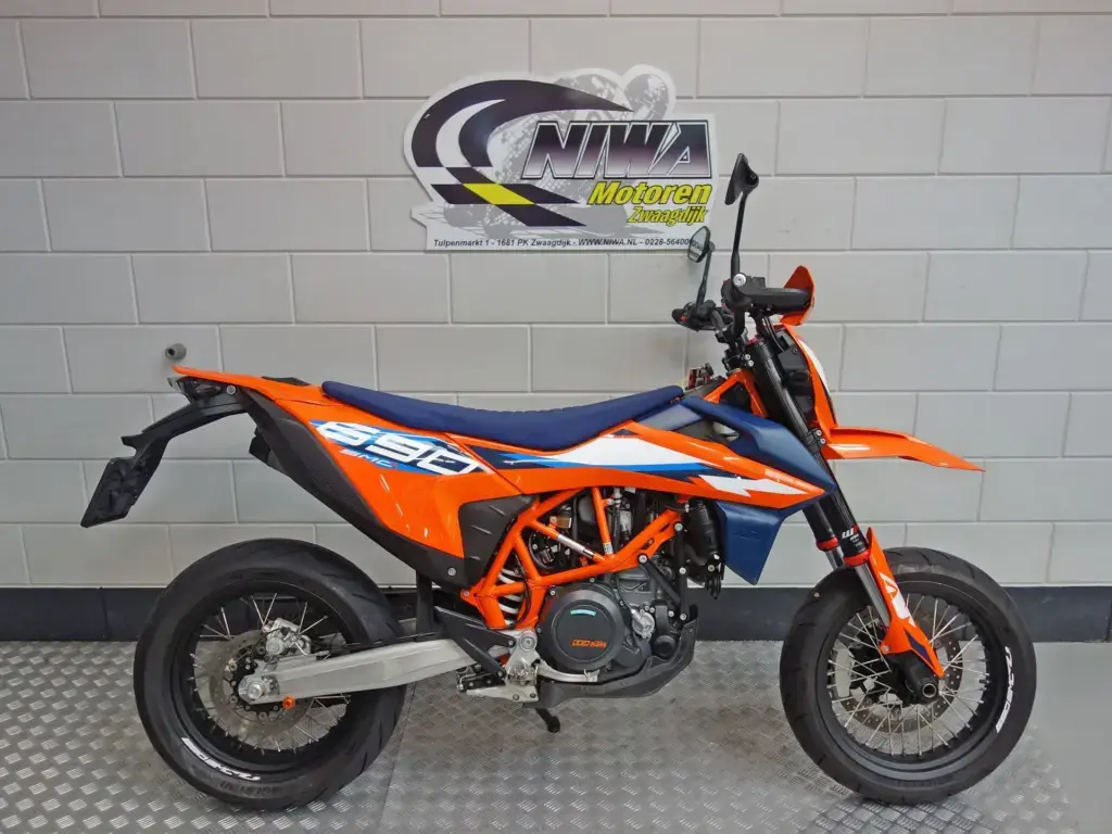 Gebruikte KTM 690 supermotard met 693cc motor uit 2024 bij NIWA Motoren