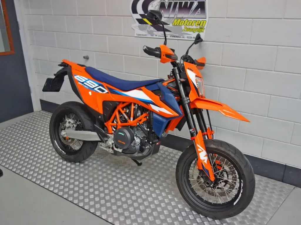 Gebruikte KTM 690 supermotard met 693cc motor uit 2024 bij NIWA Motoren