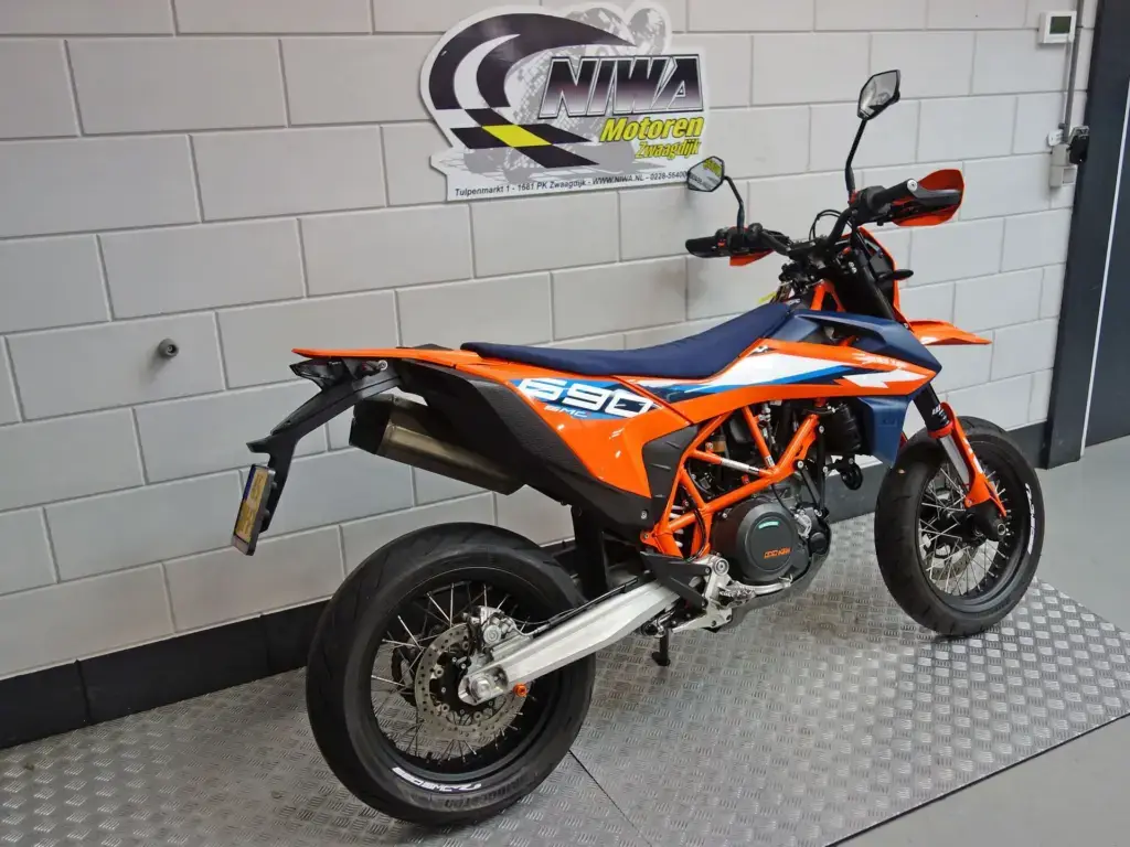Gebruikte KTM 690 supermotard met 693cc motor uit 2024 bij NIWA Motoren