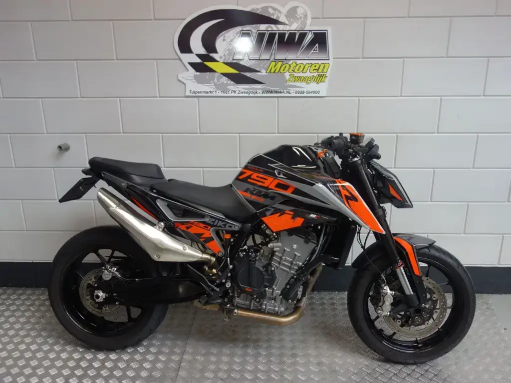 Gebruikte KTM 790 Duke naked bike met 799cc motor uit 2024 bij NIWA Motoren
