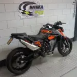 Gebruikte KTM 790 Duke naked bike met 799cc motor uit 2024 bij NIWA Motoren