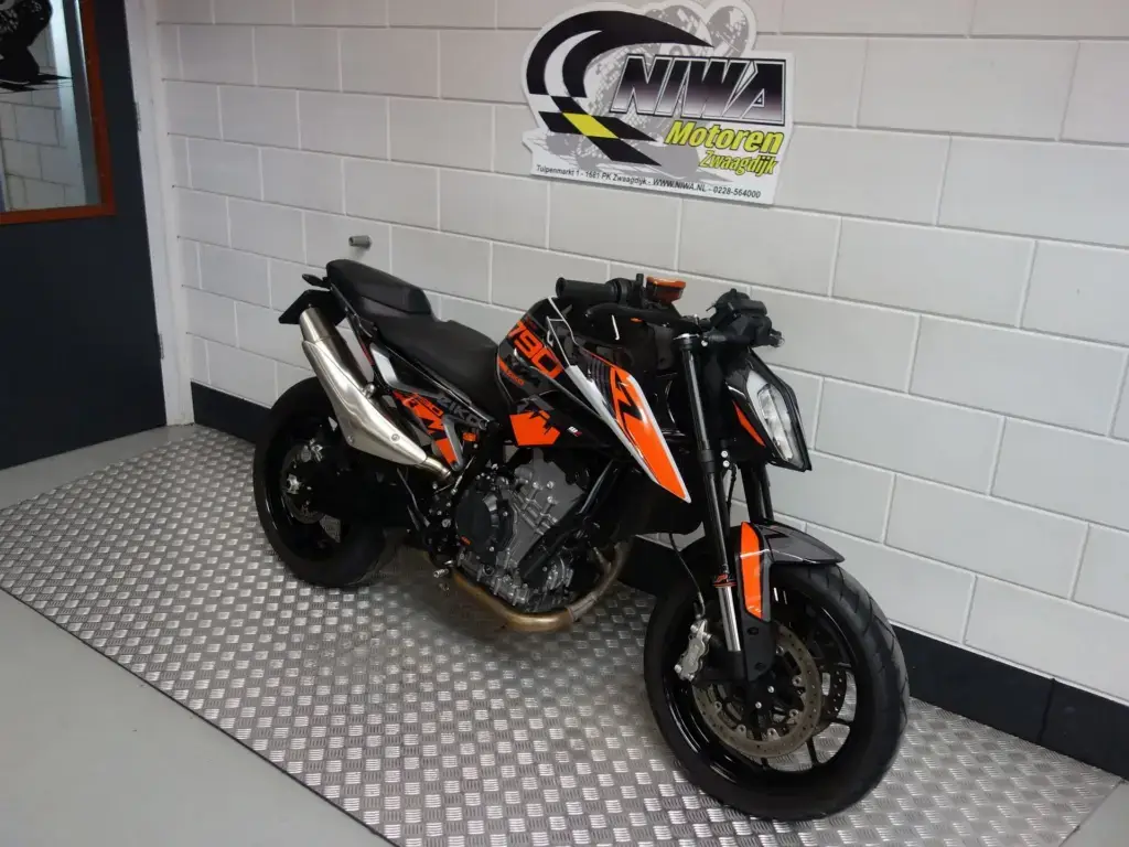 Gebruikte KTM 790 Duke naked bike met 799cc motor uit 2024 bij NIWA Motoren