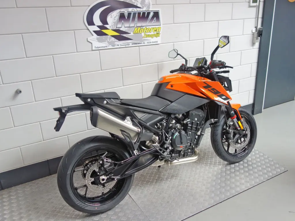 Nieuwe KTM 790 Duke naked bike met 799cc motor uit 2026 bij NIWA Motoren