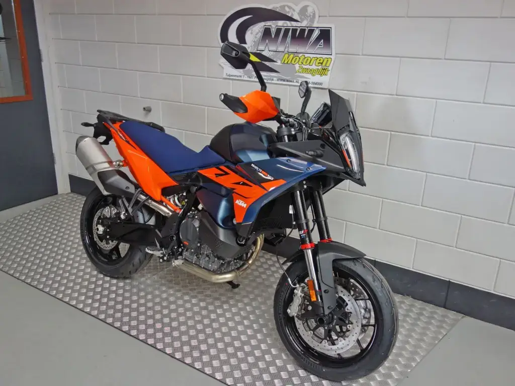 Nieuwe KTM 890 supermotard met 889cc motor uit 2026 bij NIWA Motoren