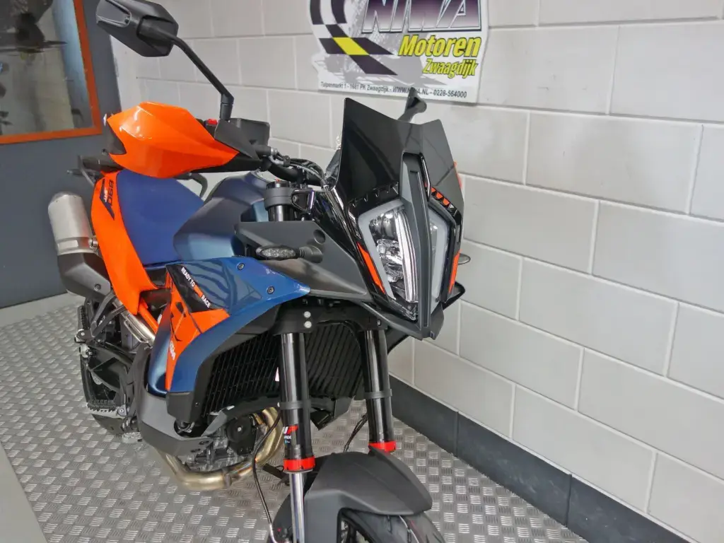 Nieuwe KTM 890 supermotard met 889cc motor uit 2026 bij NIWA Motoren