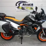 Nieuwe KTM 890 SMT supermotard met 889cc motor uit 2025 bij NIWA Motoren