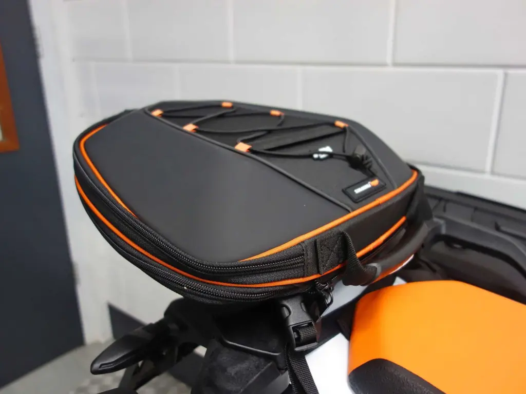 Nieuwe KTM 890 supermotard met 889cc motor uit 2025 bij NIWA Motoren