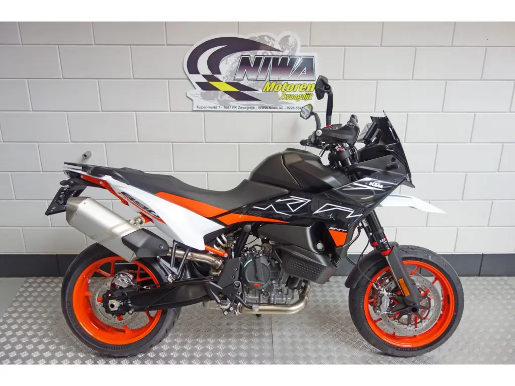 Gebruikte KTM 890 supermotard met 889cc motor uit 2025 bij NIWA Motoren